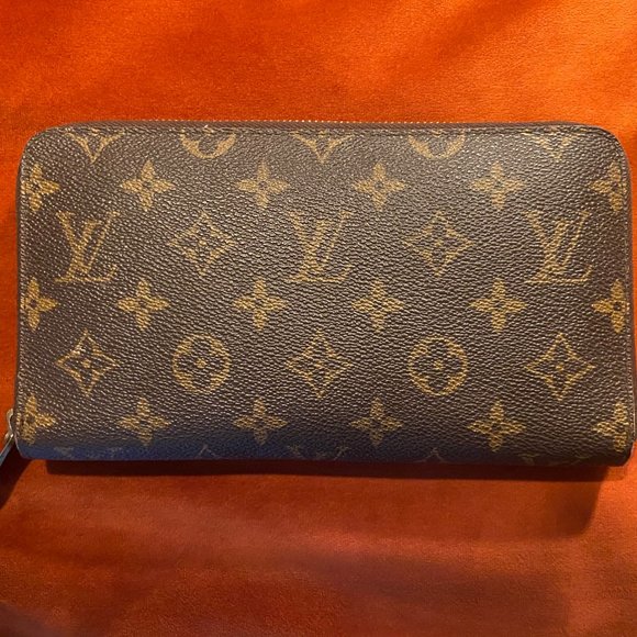 LOUIS VUITTON Monogram Canvas Wallet - Picture 1 of 4